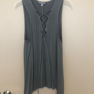 American Eagle gray handkerchief hem tank